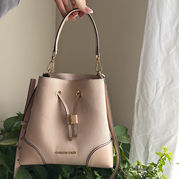 Michael Kors Pale Pink/Gold Bucket Bag - Picture 9 of 13